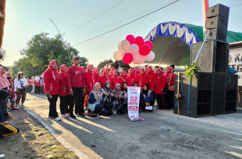 Kegiatan Jalan Sehat Desa Tegalarum Dalam Rangka Memeriahkan HUT Kemerdekaan Republik Indonesia Ke 79